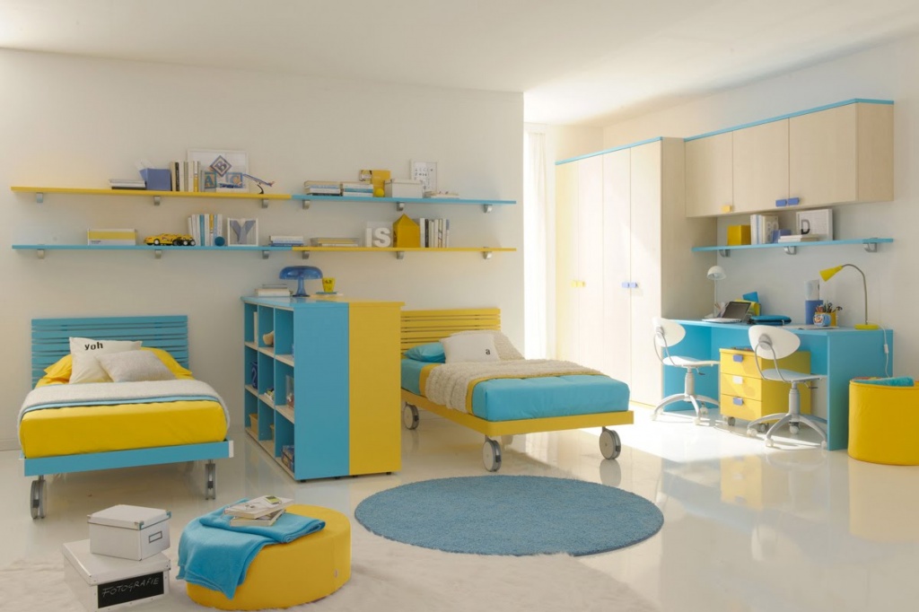 Кровати на колесиках в детской комнате
