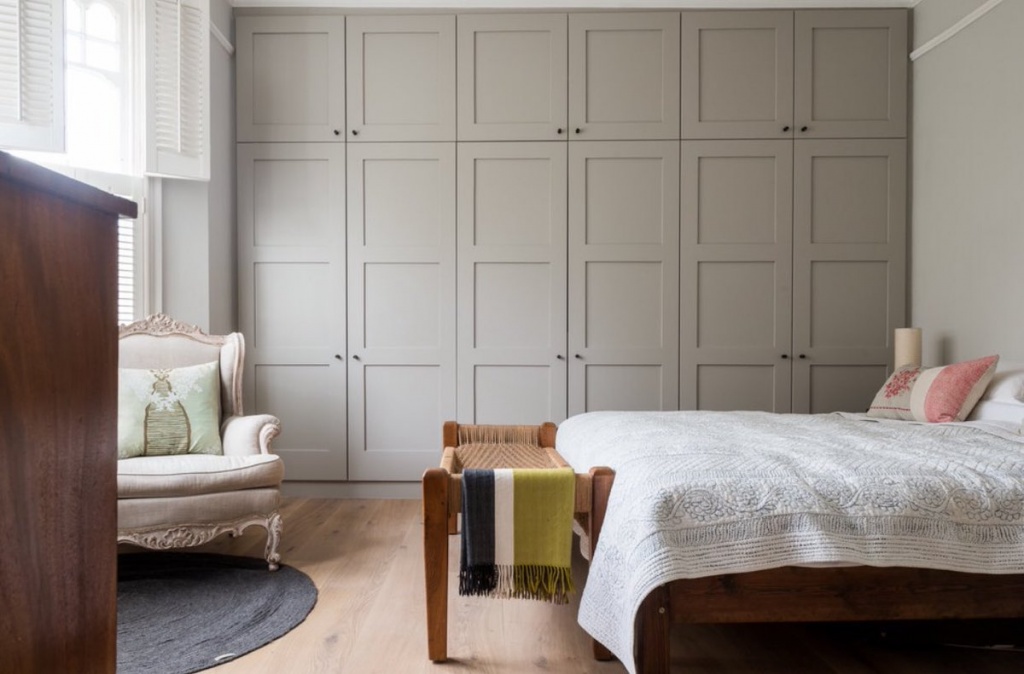 10 спален, в которых мебель серого цвета удачно вписывается в интерьер